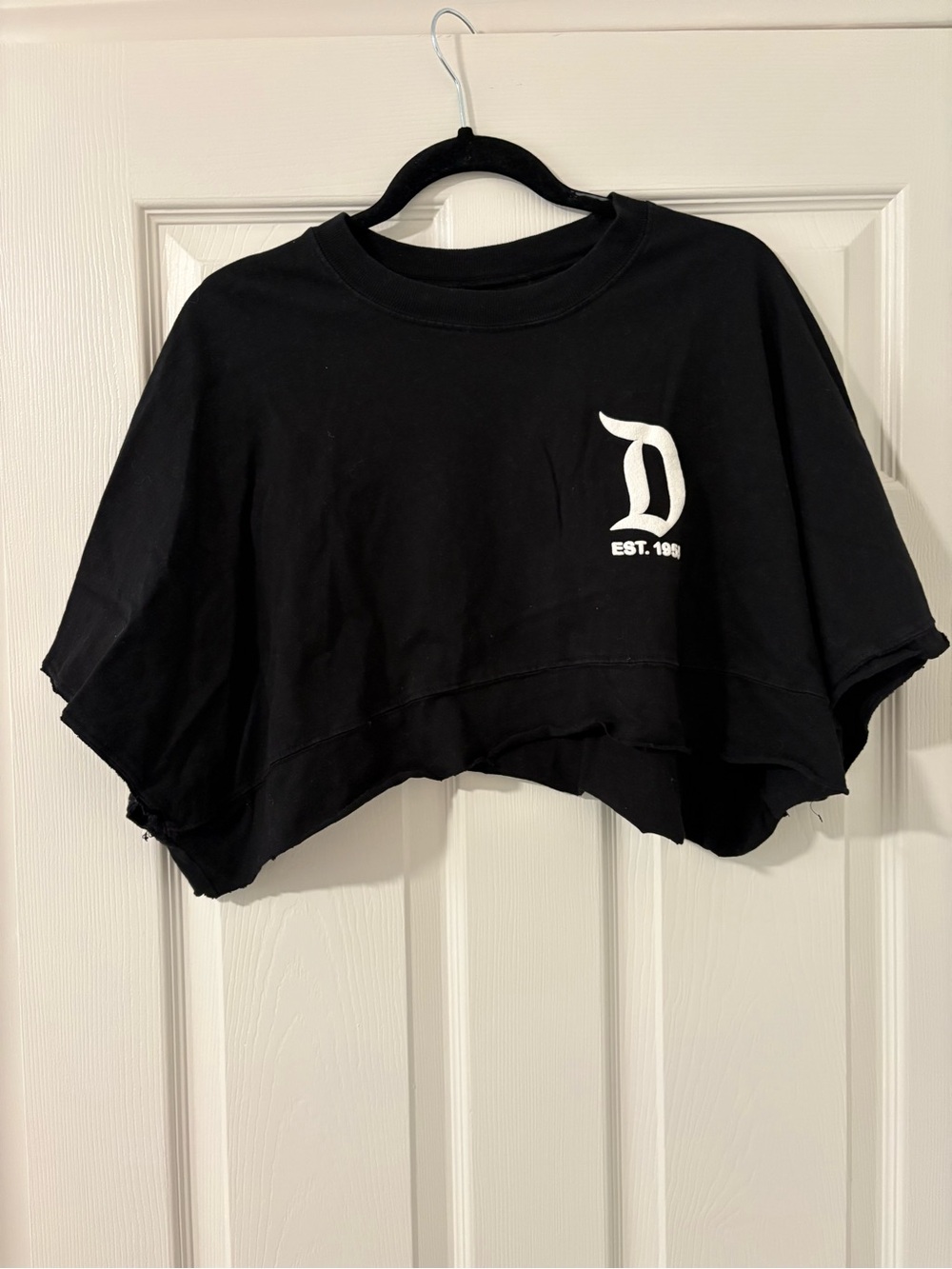 Women’s Disneyland Authentic Spirit Jersey Black White Cropped Cut Size XL